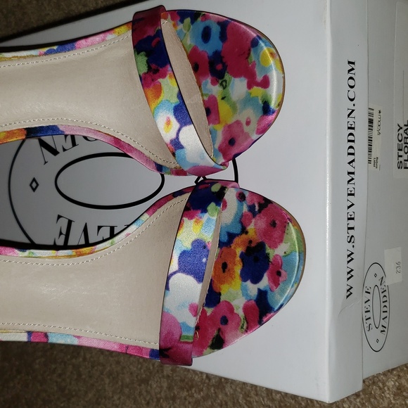 STEVE Madden Stecy Floral Print Ankle Strap Heels Size 9 - Picture 3 of 5